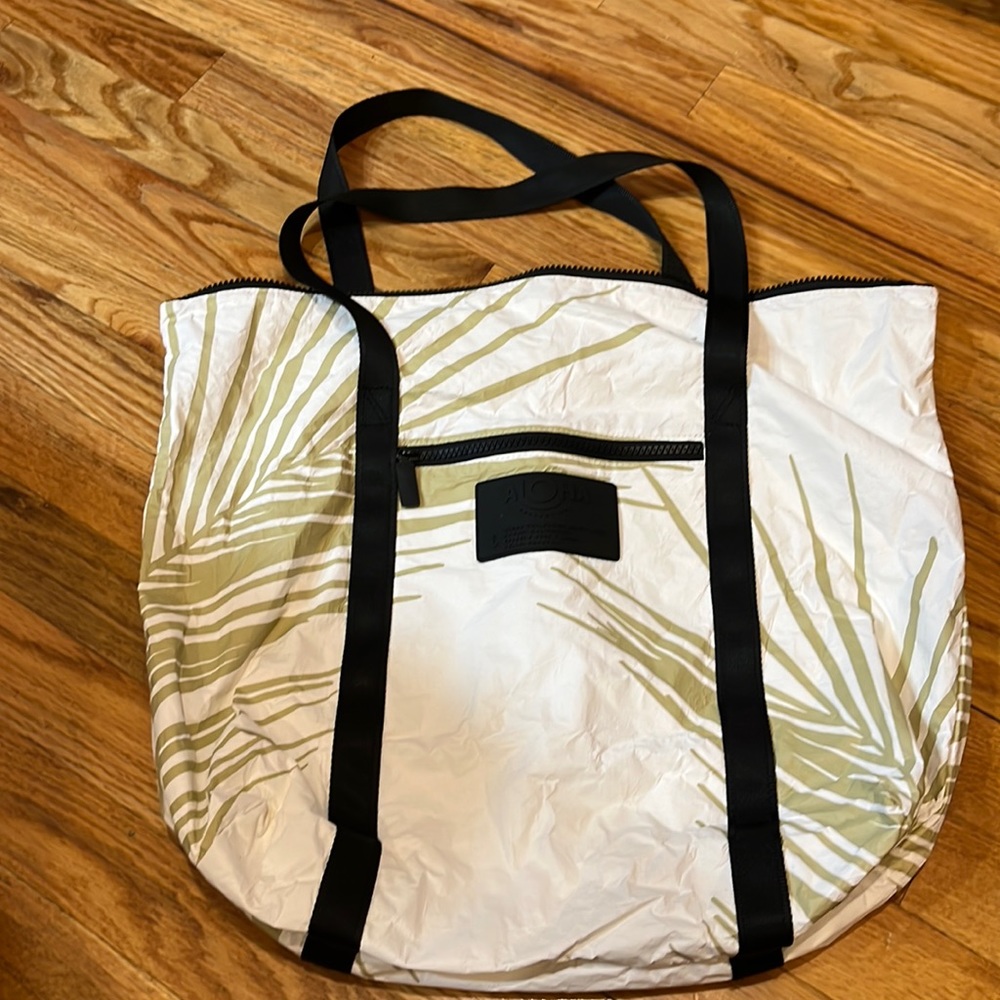 ALOHA Collection Pool Beach Tote Used Once